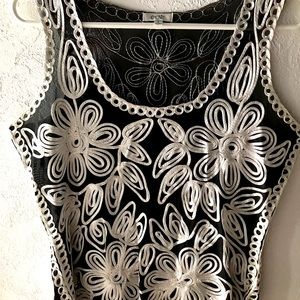 Cach’e  top with white flowered embroidery